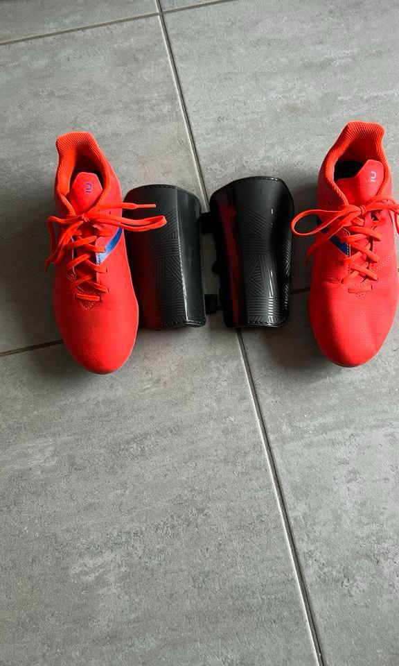 Voetbalschoenen, Sport en Fitness, Voetbal, Ophalen, Zo goed als nieuw, Schoenen