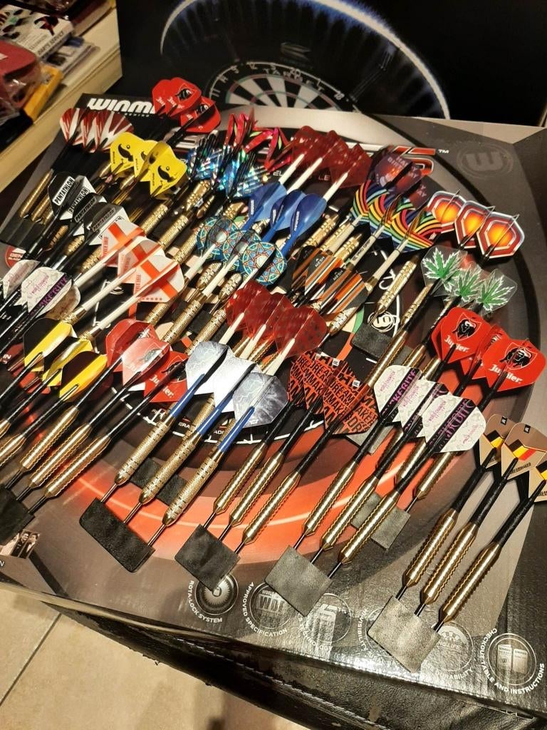 Veel mooie setjes voor beginners., Sport en Fitness, Darts, Ophalen of Verzenden, Nieuw, Pijlen