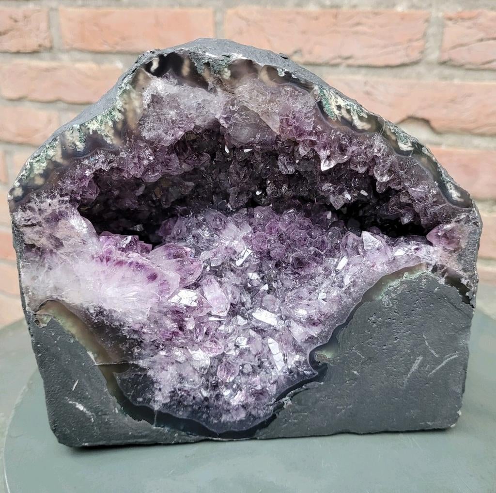 Amethist geode mooi paarse kristallen, Verzamelen, Ophalen of Verzenden, Mineraal