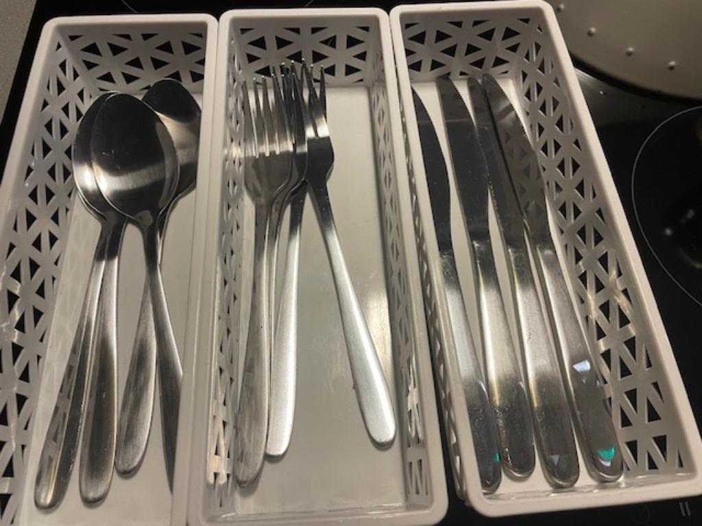 inox bestek voor  4 personen in bakjes Nieuw, Ophalen of Verzenden, Nieuw, Inox of Chroom, Los bestek