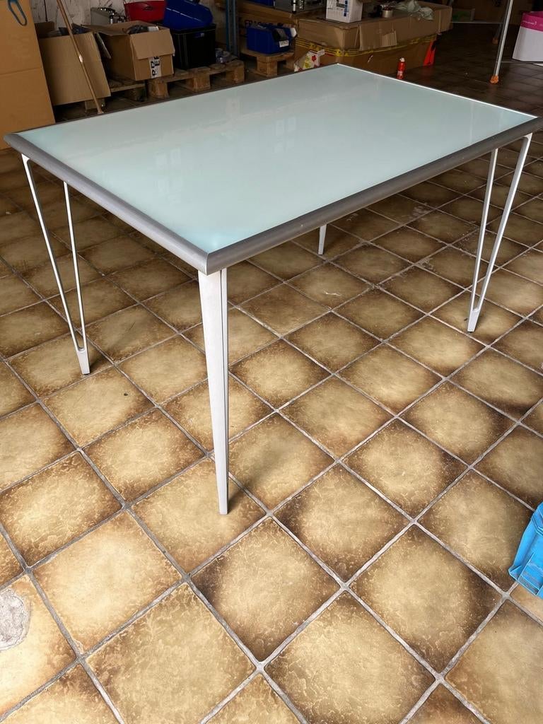 Table en verre blanc sablé avec pieds Design en acier, Enlèvement ou Envoi, Comme neuf