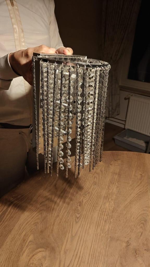 Kristallen muurlamp, Ophalen