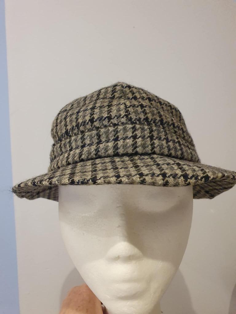 CHAPEAU FEMME  BOB en laine VINTAGE, Enlèvement ou Envoi, Porté, 55 cm (S, 6⅞ pouces) ou moins, Chapeau