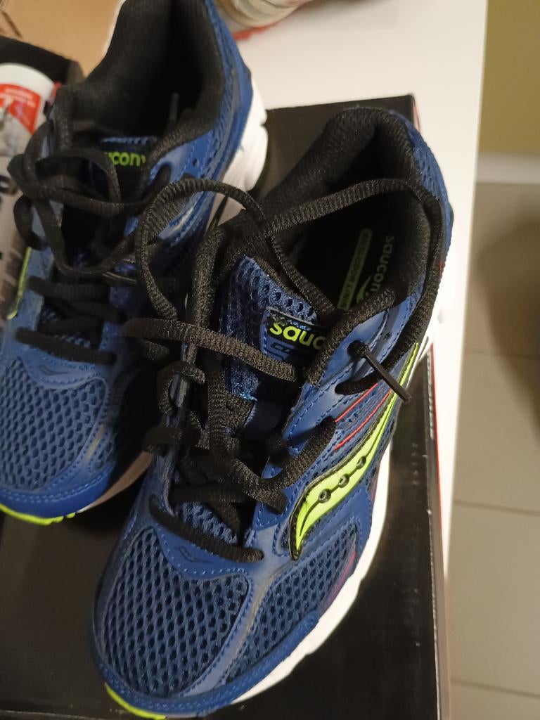 Loopschoenen maat 35 Saucony NIEUW, Sports & Fitness, Course, Jogging & Athlétisme, Neuf, Course à pied, Chaussures de course à pied