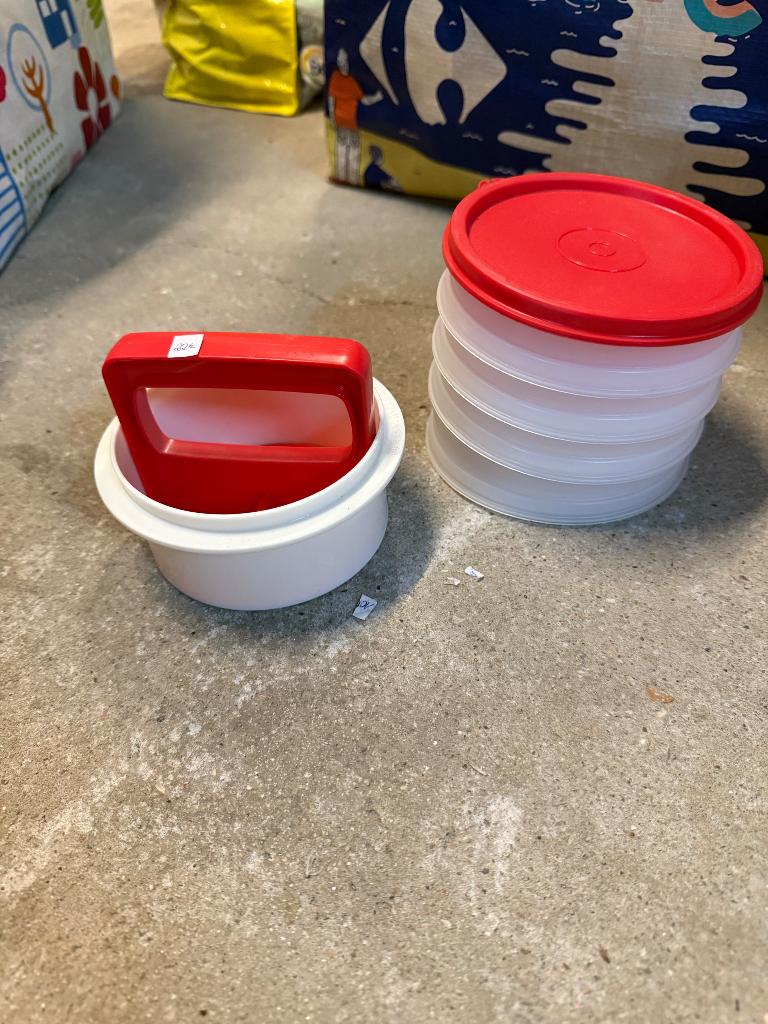 Hamburger press et boites Tupperware, Enlèvement ou Envoi, Neuf, Rouge