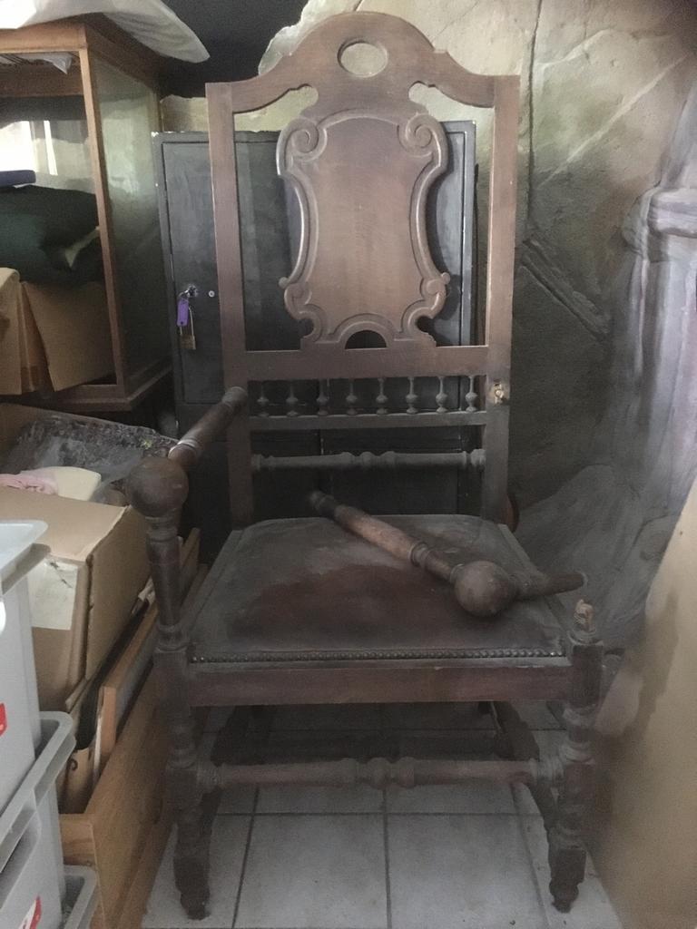 Houten stoel armleuningen, Ophalen