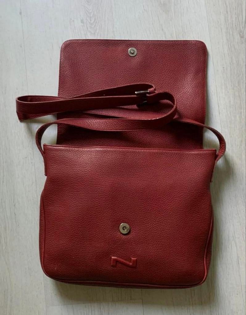 Donkerrode Crossbody van Nathan ( ideaal als cadeau), Enlèvement, Comme neuf