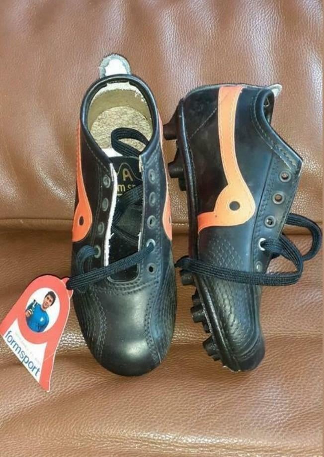 Chaussure de football pt 37 non portée ( ref114), Enlèvement ou Envoi, Neuf, Chaussures