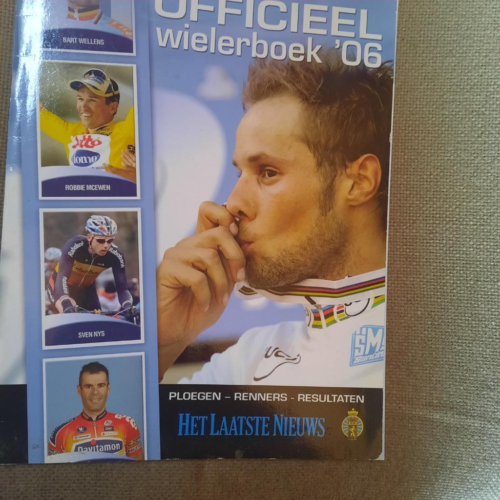 OFFICIEEL WIELERBOEK 2006 MET STICKERS, Enlèvement ou Envoi, Course à pied et Cyclisme