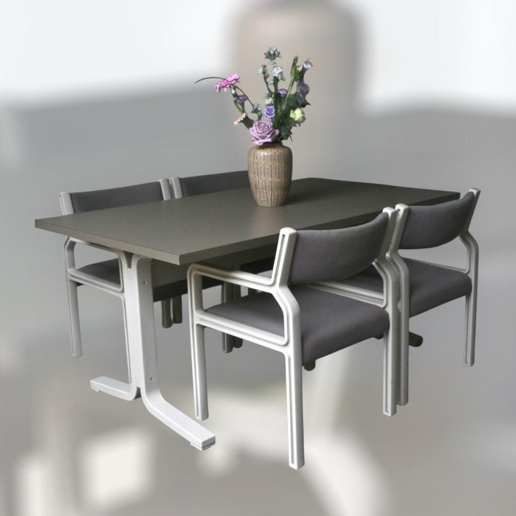 Pastoe eetkamerset eettafel met 4 stoelen Pierre Mennen, Ophalen, Zo goed als nieuw, Post modern