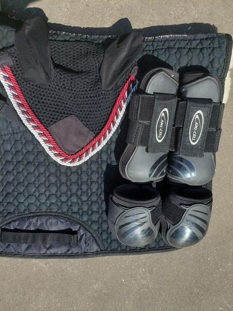 Zwarte set met wol maat Full, Dieren en Toebehoren, Ophalen of Verzenden, Gebruikt