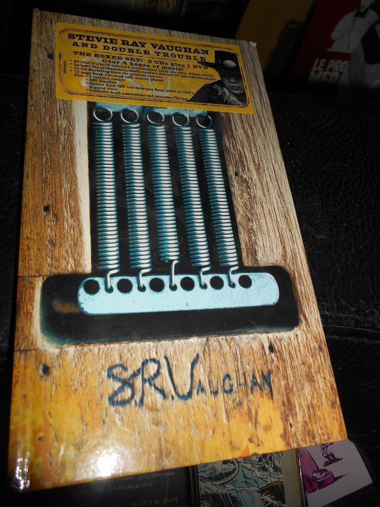 Long Box Stevie Ray Vaughan and double Trouble 3CD+DVD+livre, Ophalen of Verzenden