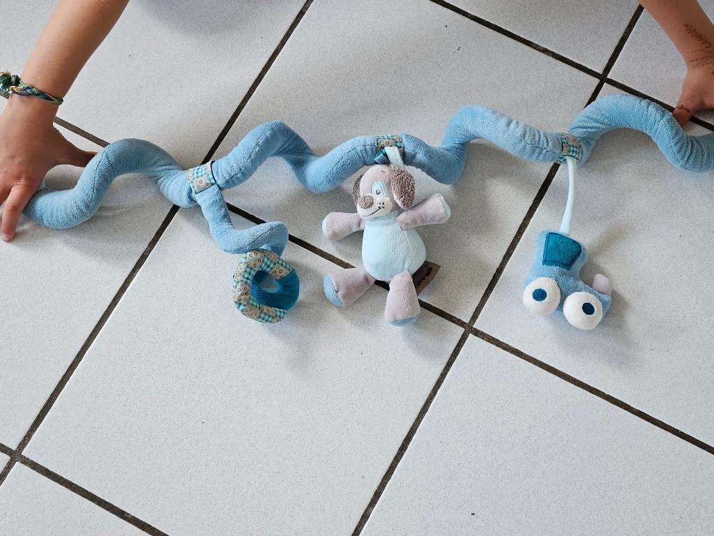 Jouet suspendu bébé en tissu Nattou, Enfants & Bébés, Enlèvement, Comme neuf