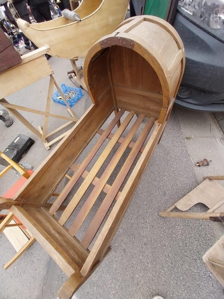 berceau en bois ancien, Enlèvement