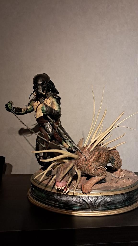 Predator sideshow, Collections, Enlèvement