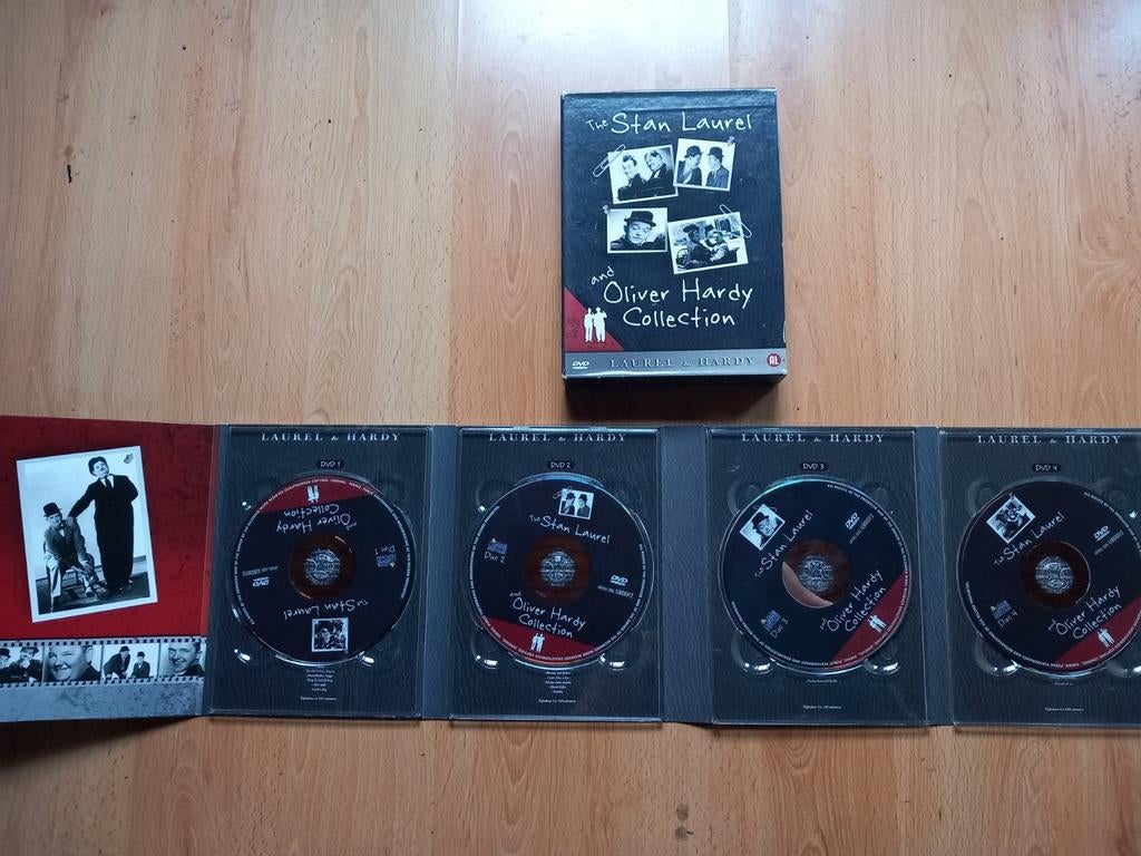 Laurel and hardy dvd box dikke en dunne, Ophalen of Verzenden, Zo goed als nieuw