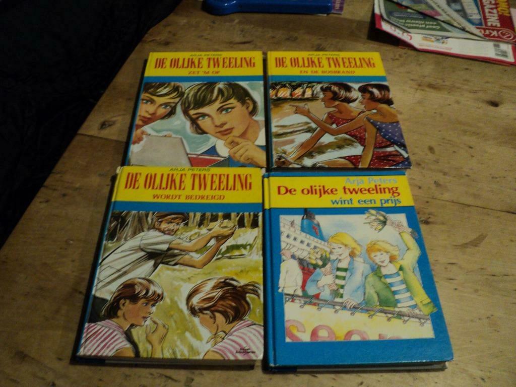 boek de olijke tweeling van arja peters, Ophalen of Verzenden