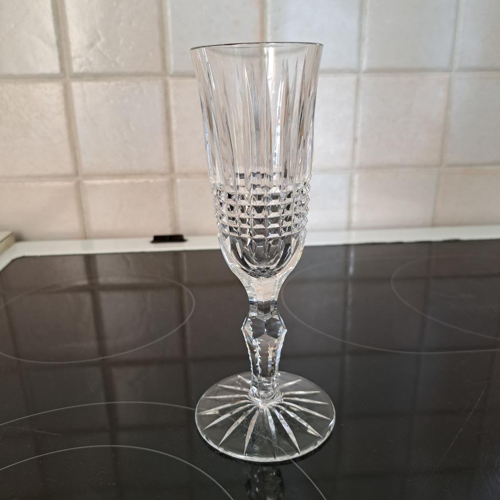 Verre flûte champagne cristal, Enlèvement
