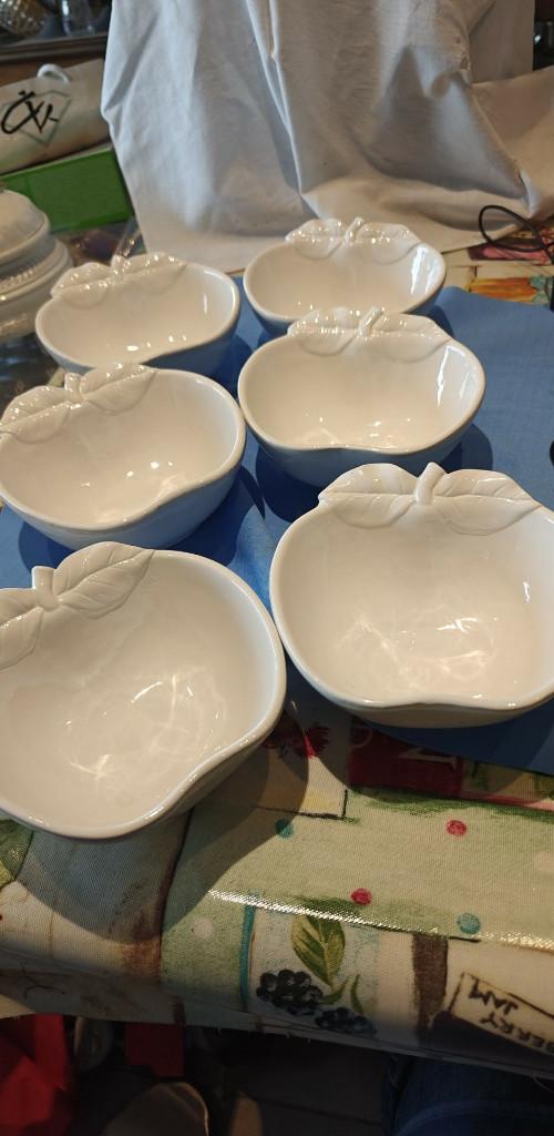 kom in wit keramiek appelvorm 6 stuks, Ophalen of Verzenden, Nieuw, Keramiek, Kom(men)