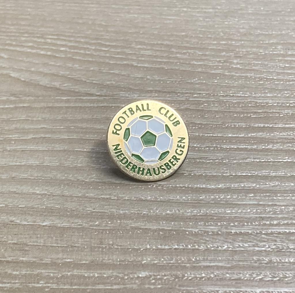 PIN - FOOTBALL CLUB NIEDERHAUSBERGEN - VOETBAL, Envoi, Utilisé, Sport, Insigne ou Pin's