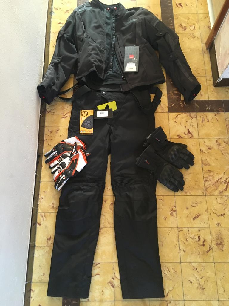 Moto kledij, Motos, Vêtements | Vêtements de moto, Enlèvement