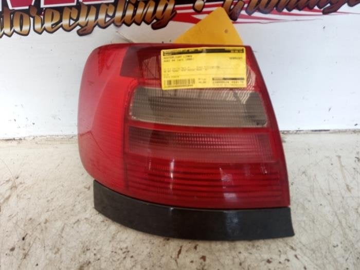 Achterlicht links van een Audi A4, Gebruikt, -, -, Audi