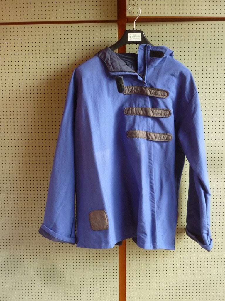 blauwe regenjas met kap   maat M, Caravans en Kamperen, Regenkleding, Ophalen of Verzenden, Zo goed als nieuw, Regenjas, Dames
