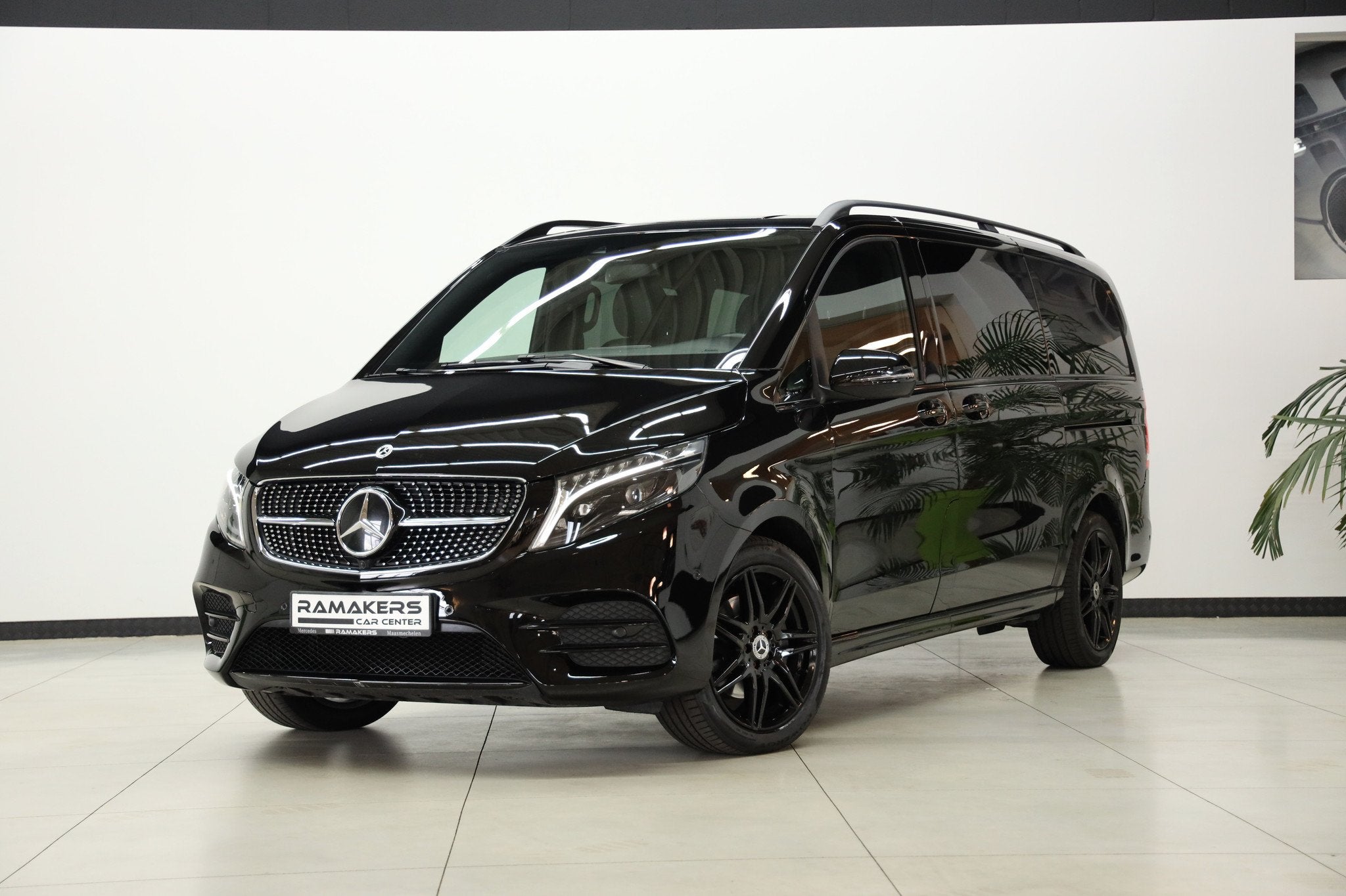 Mercedes-Benz V 250 d L2 8-zit | AMG Night 19" Leder Elektr, Auto's, Automaat, Gebruikt, 4 cilinders, Zwart