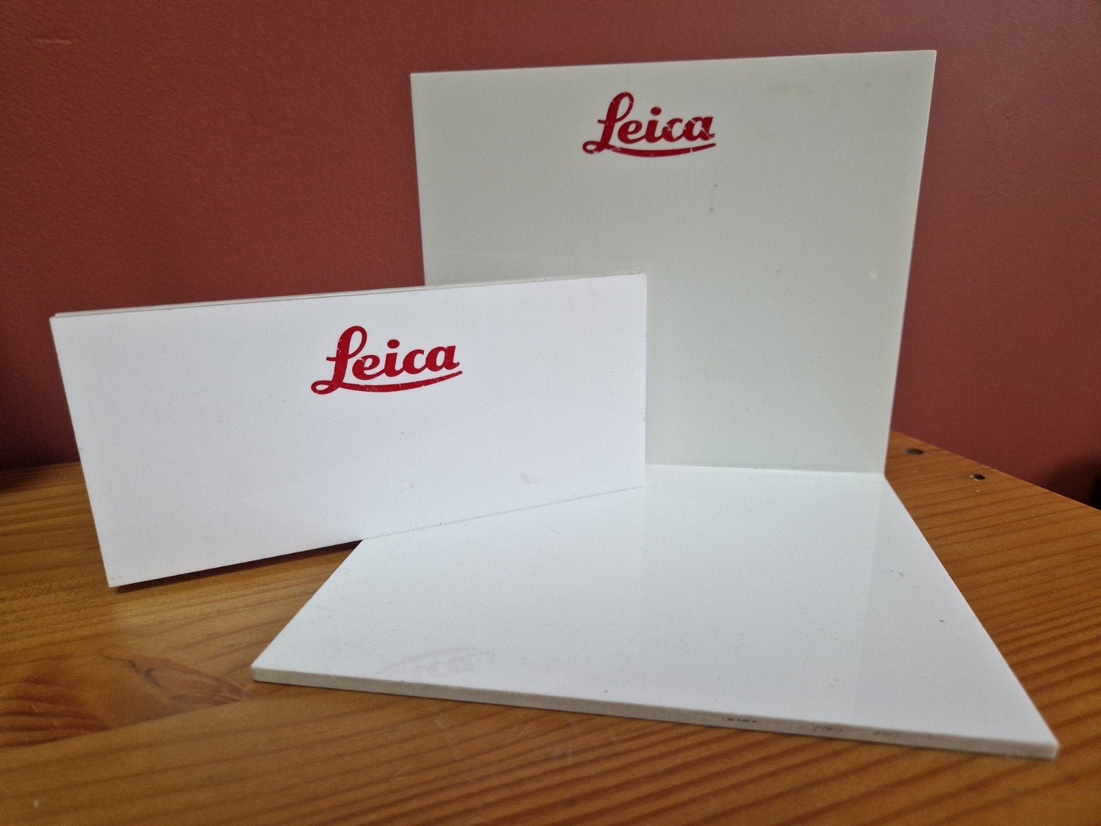 2 Présentoirs de vente Leica, Collections, Envoi