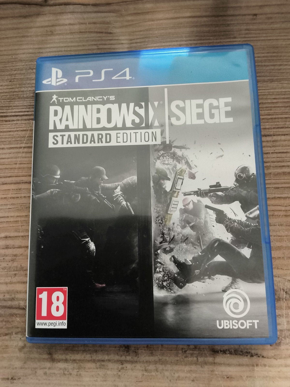 Tom Clancy's Rainbow Six Siege pour PlayStation 4, Online, Shooter, 1 joueur, À partir de 18 ans