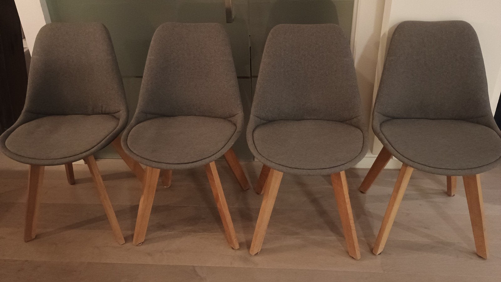 4 eetkamerstoelen, Ophalen