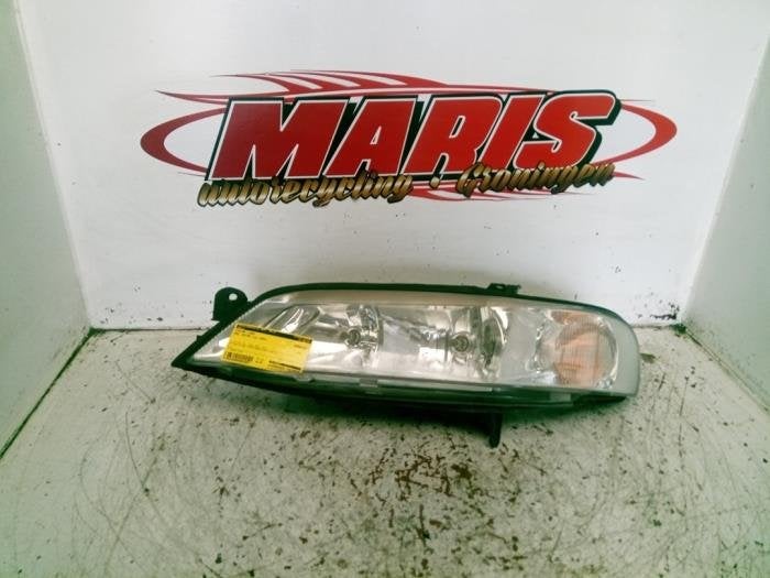 Phare gauche d'un Opel Vectra, -, -, Opel, 3 mois de garantie