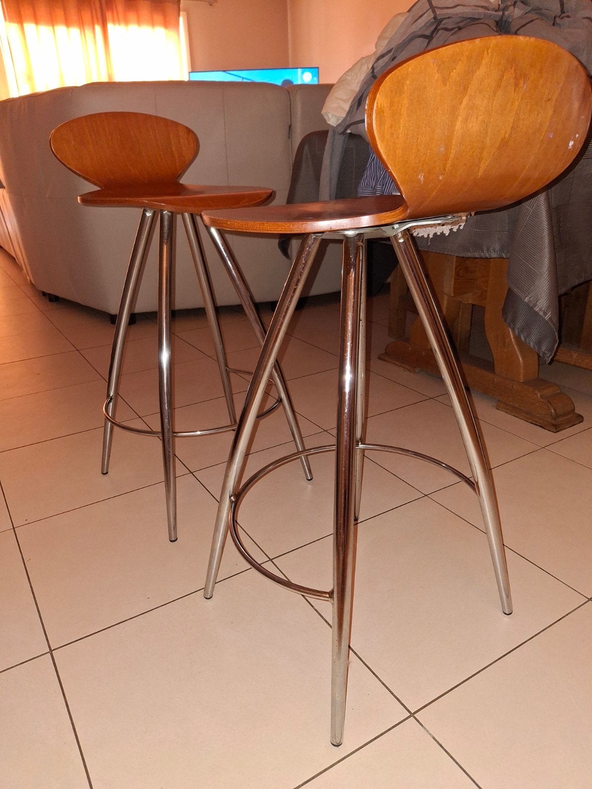 2 Tabourets, Avec repose-pieds, 2 tabourets, Comme neuf, Enlèvement