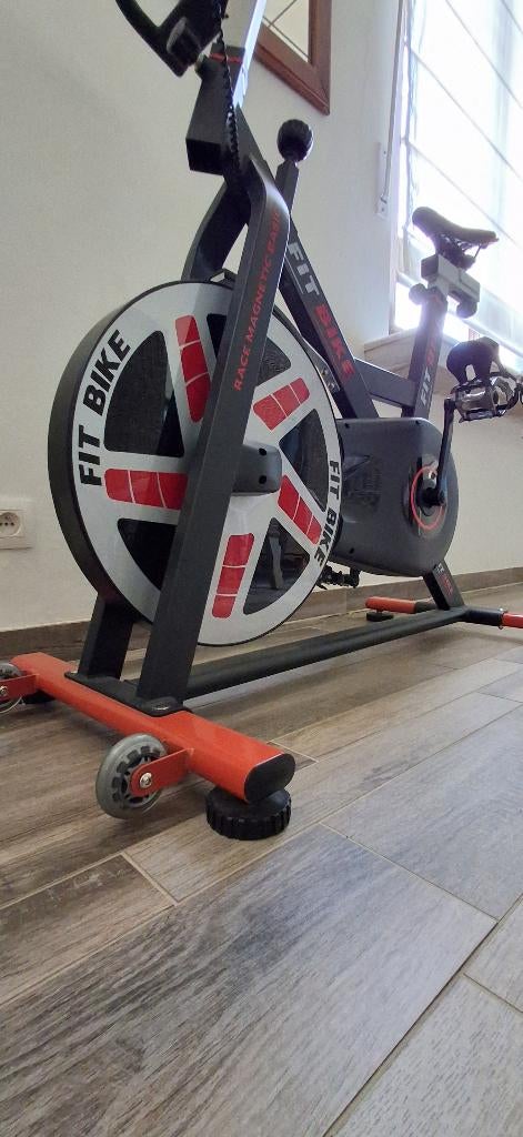 Spinningfiets fitbike nieuwstaat!, Sport en Fitness, Fitnessapparatuur, Zo goed als nieuw, Spinningfiets, Benen, Buik, Rug, Metaal