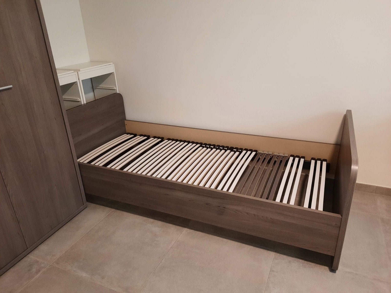 Volledige kinderkamer: bed + kledingkast + lattenbodem, Kinderen en Baby's, Ophalen, 85 tot 100 cm, Gebruikt, Lattenbodem