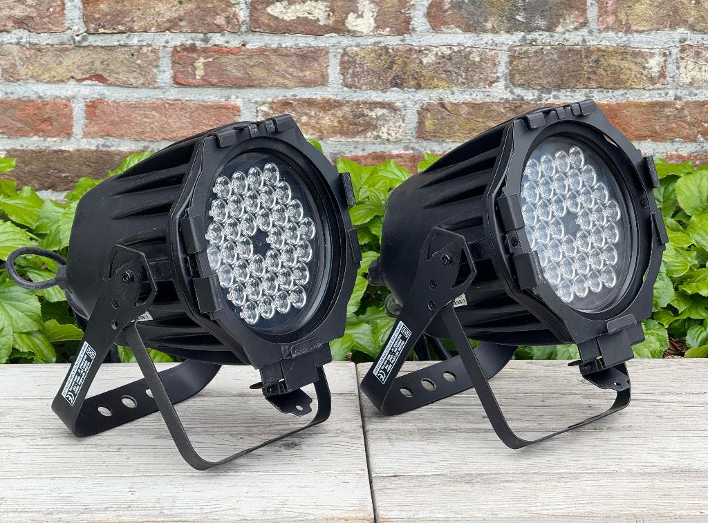 2x Briteq LED Power Beam Spots (Outdoor), Musique & Instruments, Lumières & Lasers, Enlèvement, Comme neuf, Lumières, Couleur