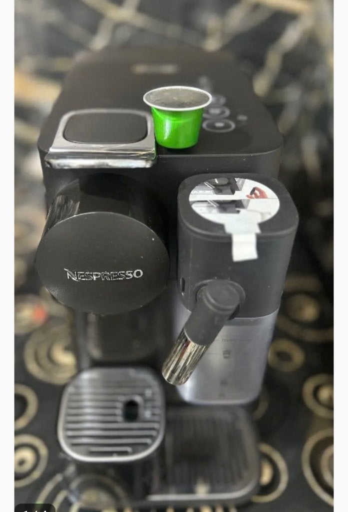 café Nespresso  Lattissima +Garantie Jusqu’à Juillet 2026, Machine à espresso, Réservoir d'eau amovible, Dosettes et capsules de café