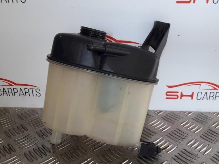 Réservoir d'expansion d'un Mercedes A-Klasse, 3 mois de garantie, Utilisé, -, -