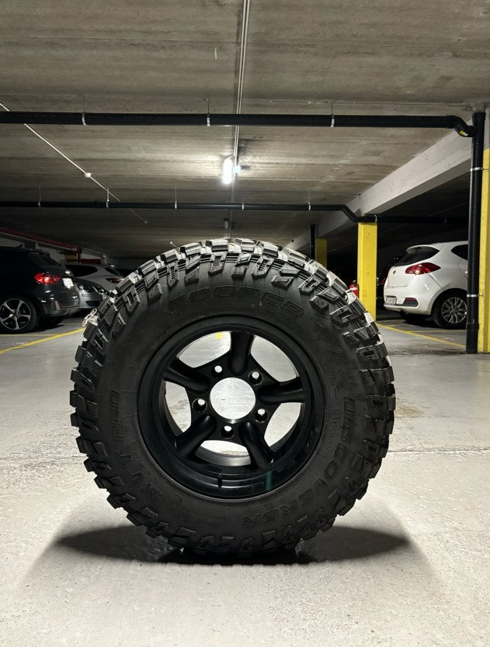 5 roues mach 5 mud Land Rover, Autos : Pièces & Accessoires, Pneus & Jantes, Pneu(s), 16 pouces, Autre, 235 mm, Véhicule tout-terrain