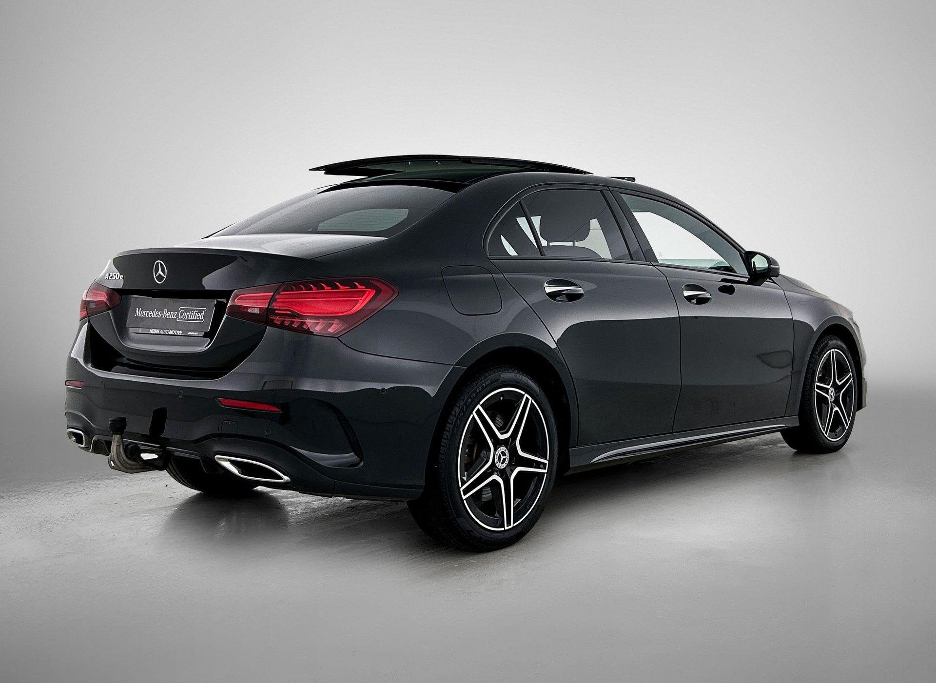 Mercedes-Benz A-Klasse 250 e Berline AMG Line | Panoramisch, Auto's, Stof, Gebruikt, Zwart, 16 kWh