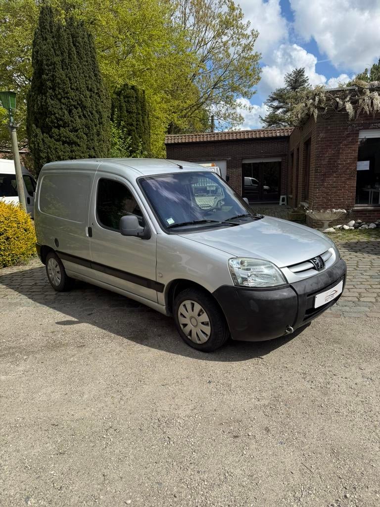 Mooie lichte vracht Peugeot Partner 185000 km, Autos, Achat, https://public.car-pass.be/vhr/fd5ba2ae-02f1-4369-bb9d-f6d39d434771