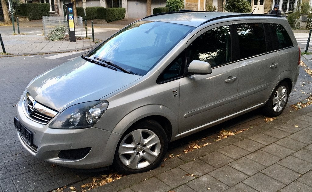 OPEL - Zafira B - 1.6 E - 115 pk (85 kW) - 2010 - 215000 km, Auto's, Voorwielaandrijving, Euro 5, Monovolume, 4 cilinders