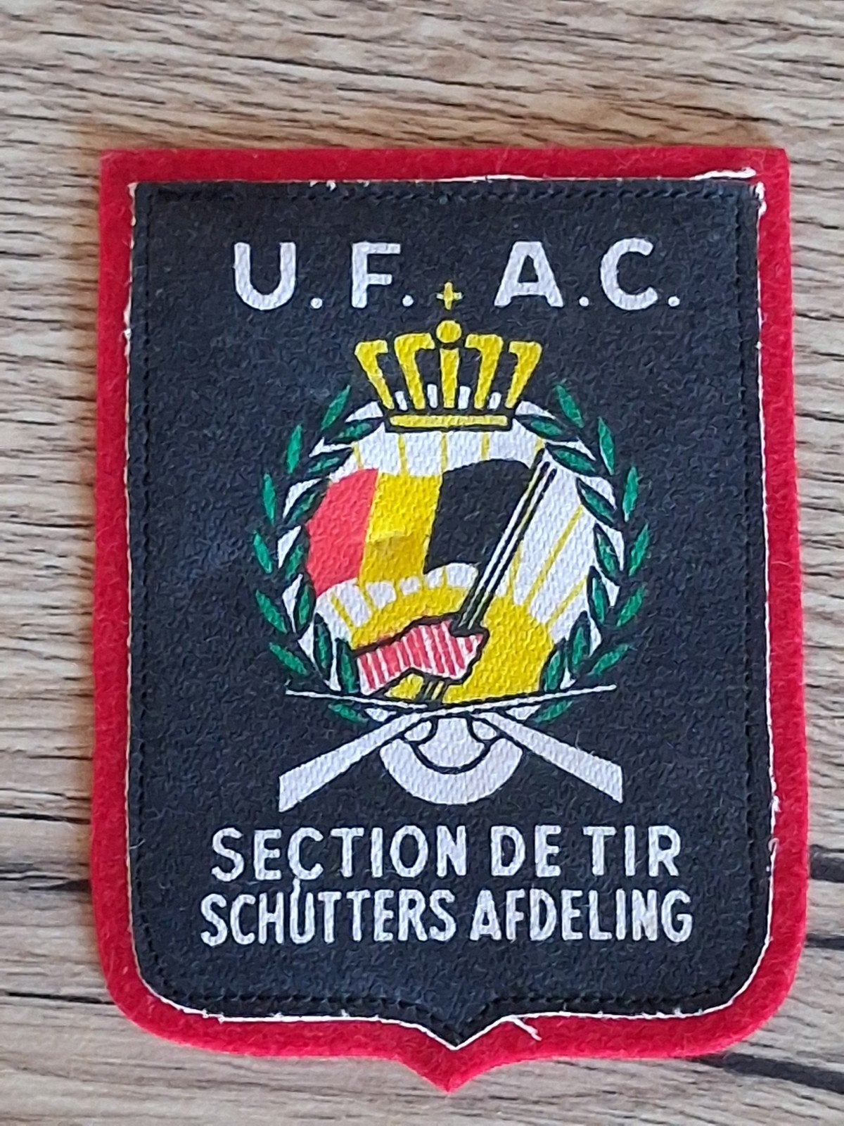 Emblème ou insigne en tissu de l'U.F.A.C. — Section de Tir, Envoi, Emblème ou Badge