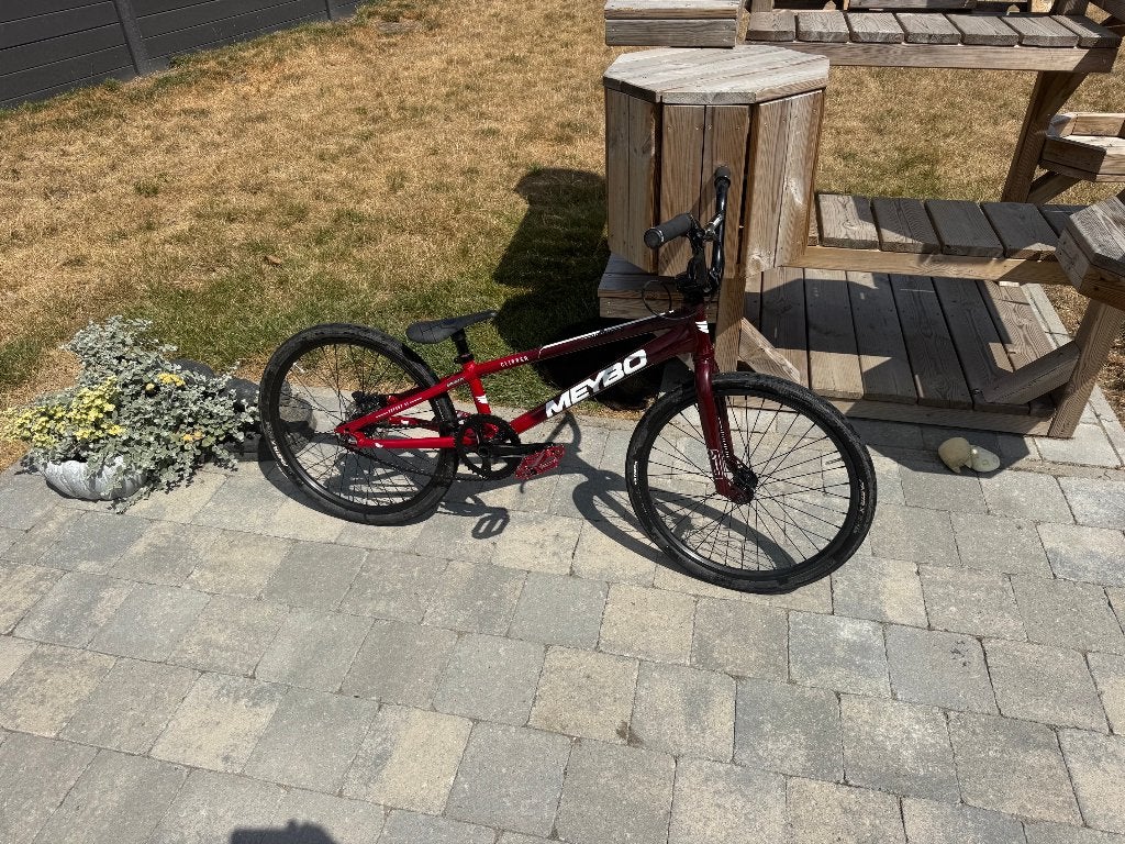 Meybo Clipper 2025 – Expert XL (+ 2 pneus + pédales), Vélos & Vélomoteurs, Vélos | BMX & Freestyle, Comme neuf, 20 à 24 pouces
