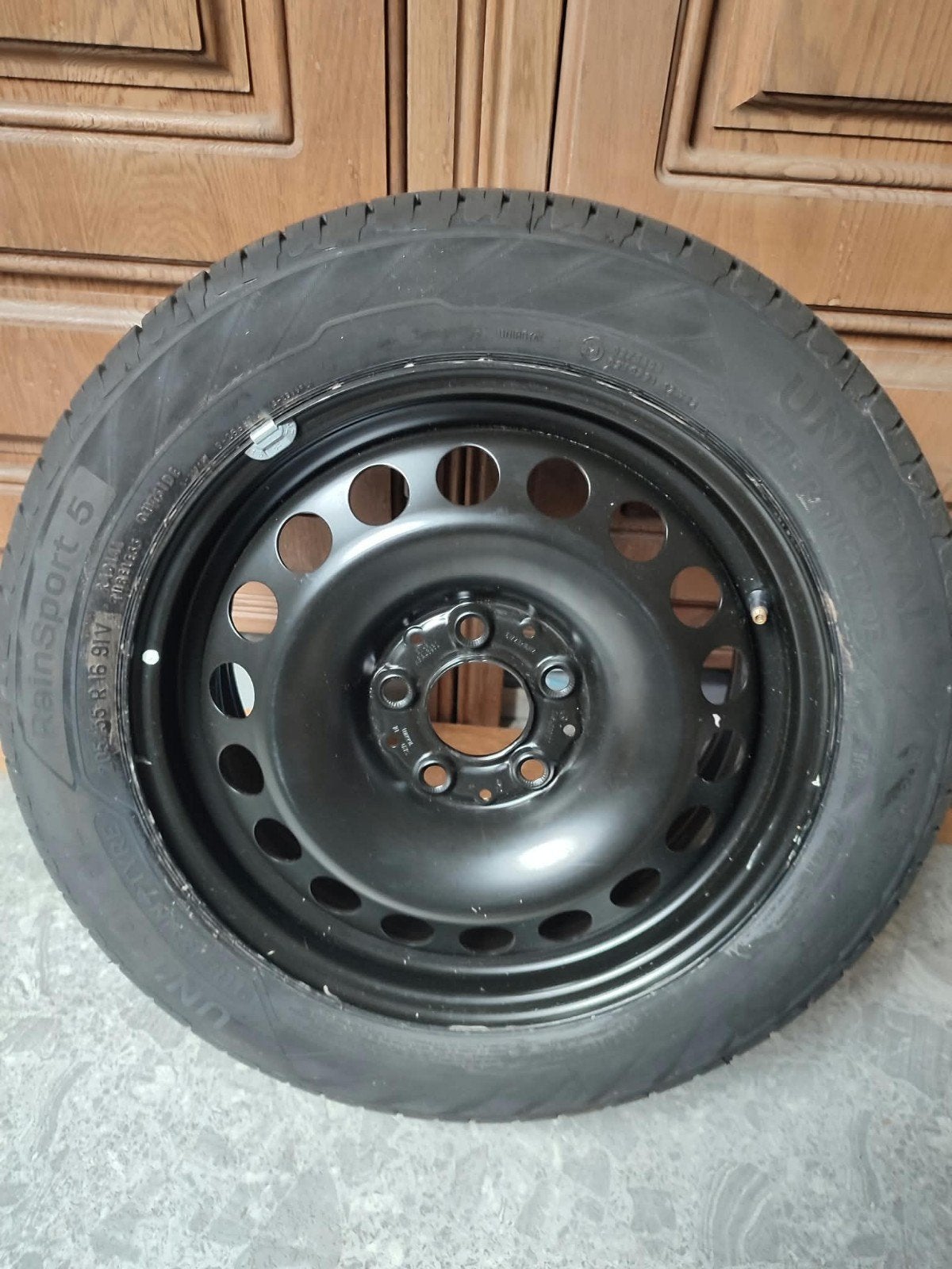 A vendre un pneu Uniroyal Rain Sport 205/55R16  91 V et jant, Autos : Pièces & Accessoires, Enlèvement