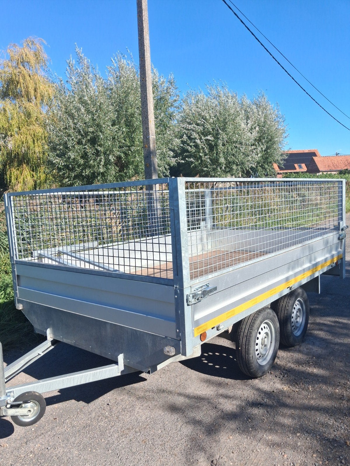 Aanhangwagen 750kg plateau 3m10 x 1m85 met loofnetten!