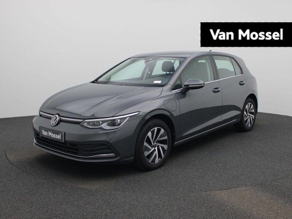 Volkswagen Golf VIII 1.4 eHybrid Life DSG CAM | NAV | LED |, Auto's, Stof, Gebruikt, Zwart, 4 cilinders