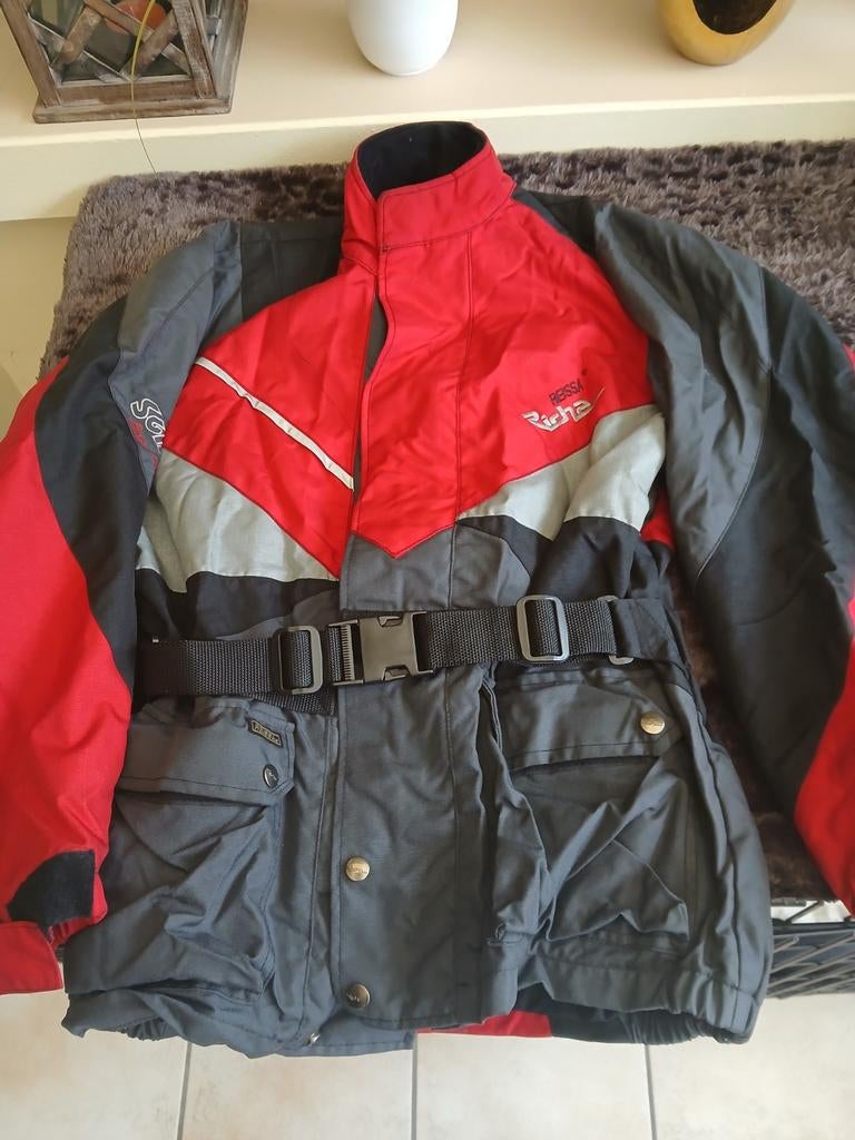 Moto vest merk richa, Ophalen