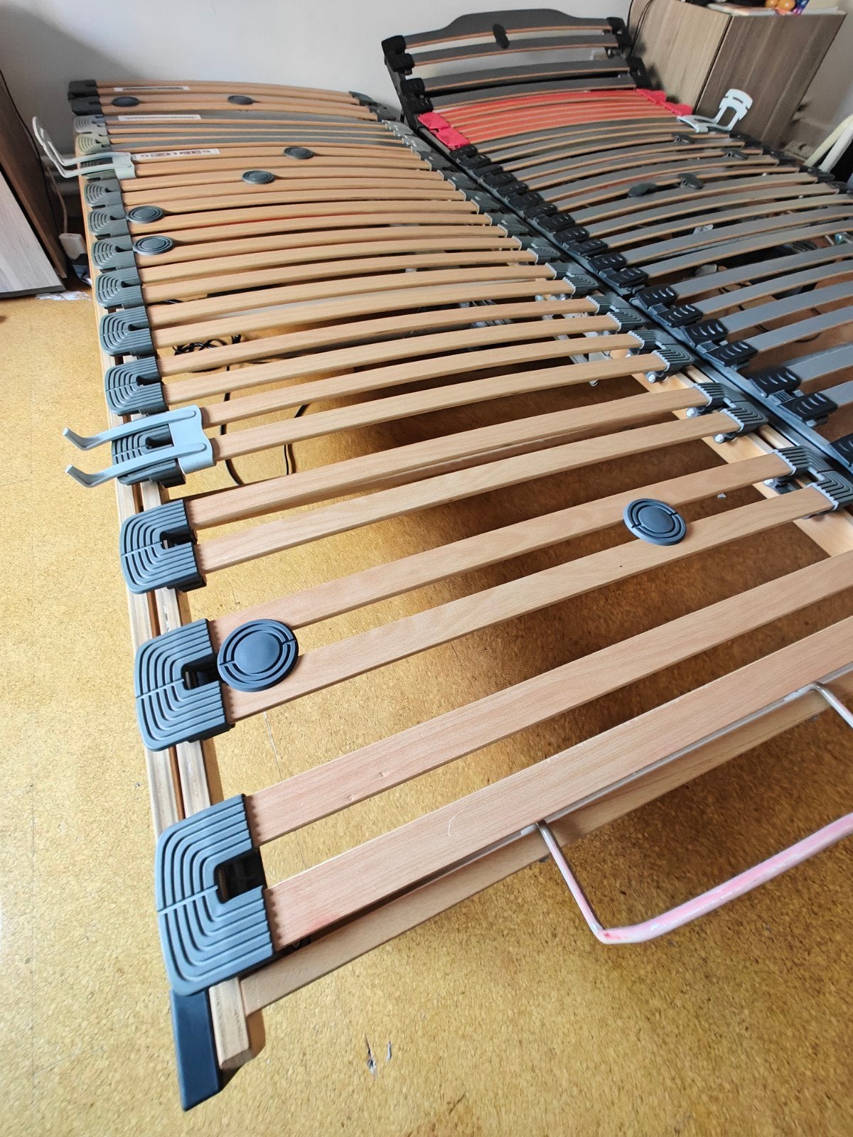twee lattenbodems op poten 90x210cm, Ophalen, Gebruikt