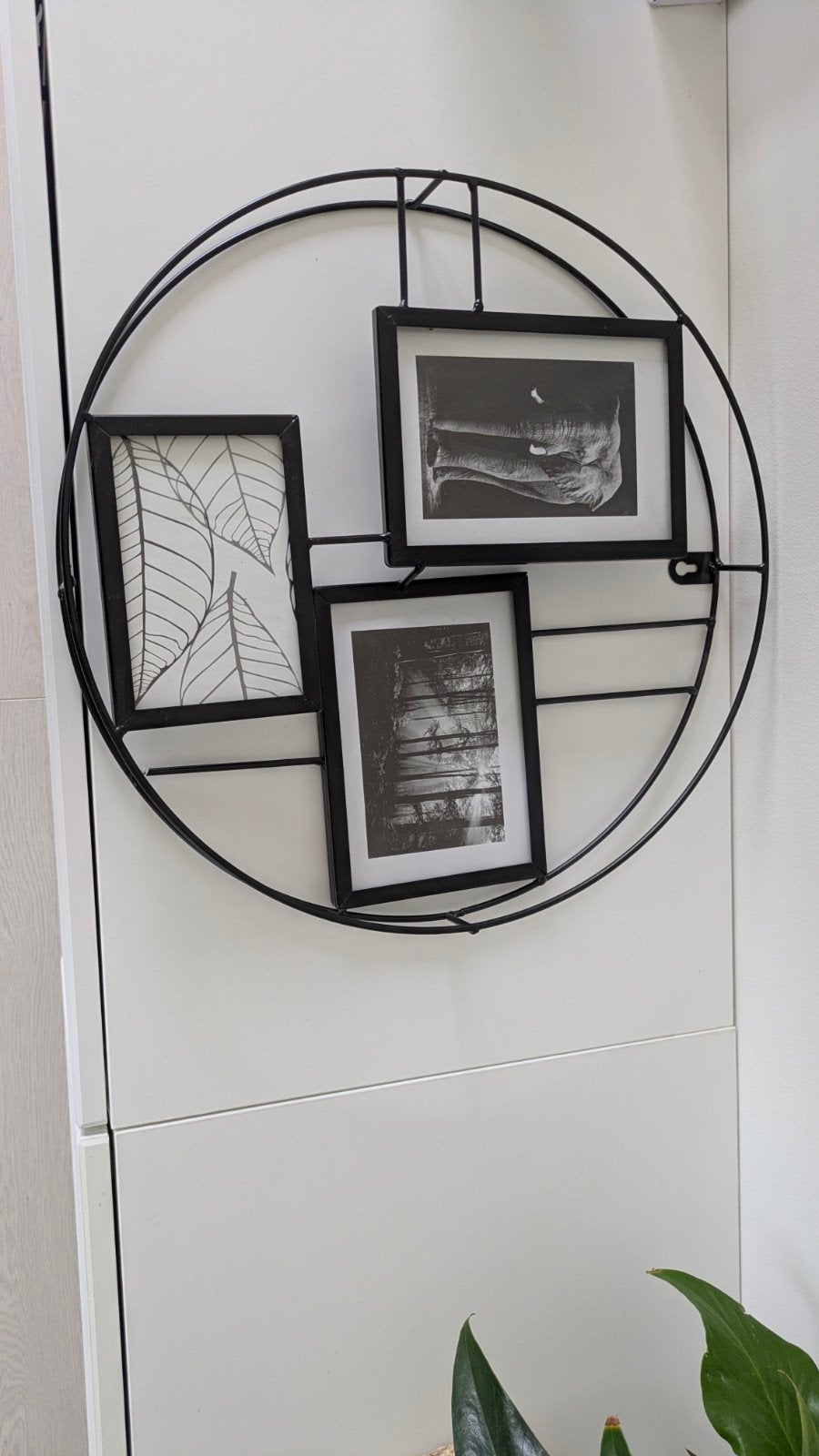 zwart metalen cirkel met 3 fotolijsten 40cm diameter, Ophalen, Zwart, Metaal